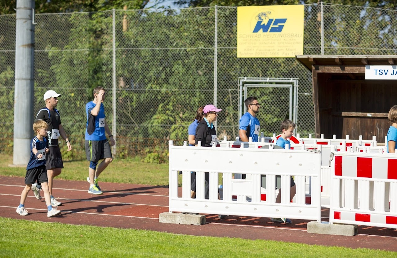 Bild vom 9. Benefizlauf im Jahr 2016. Dies ist das 181. Bild.